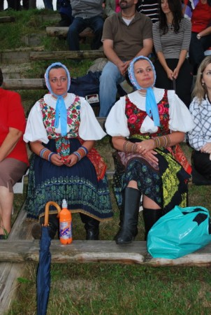 LMD- Folklórny sviatok pokračoval v amfiteátri v Pažitiach –festivalové spravodajstvo-8-