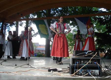 Folkloristi zo Sliačov sa predstavili na Morave