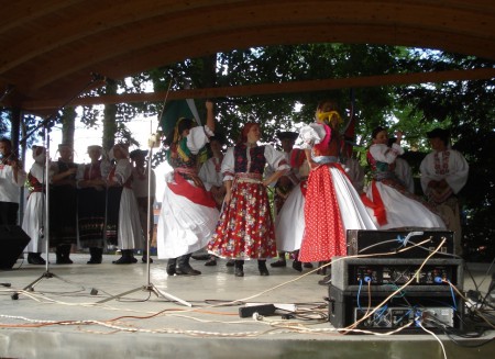 Folkloristi zo Sliačov sa predstavili na Morave