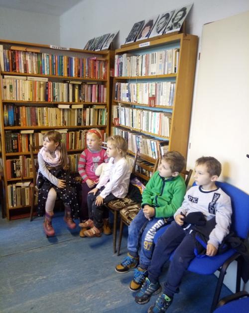 Deti z MŠ navštívili knižnicu, 4.10.2017